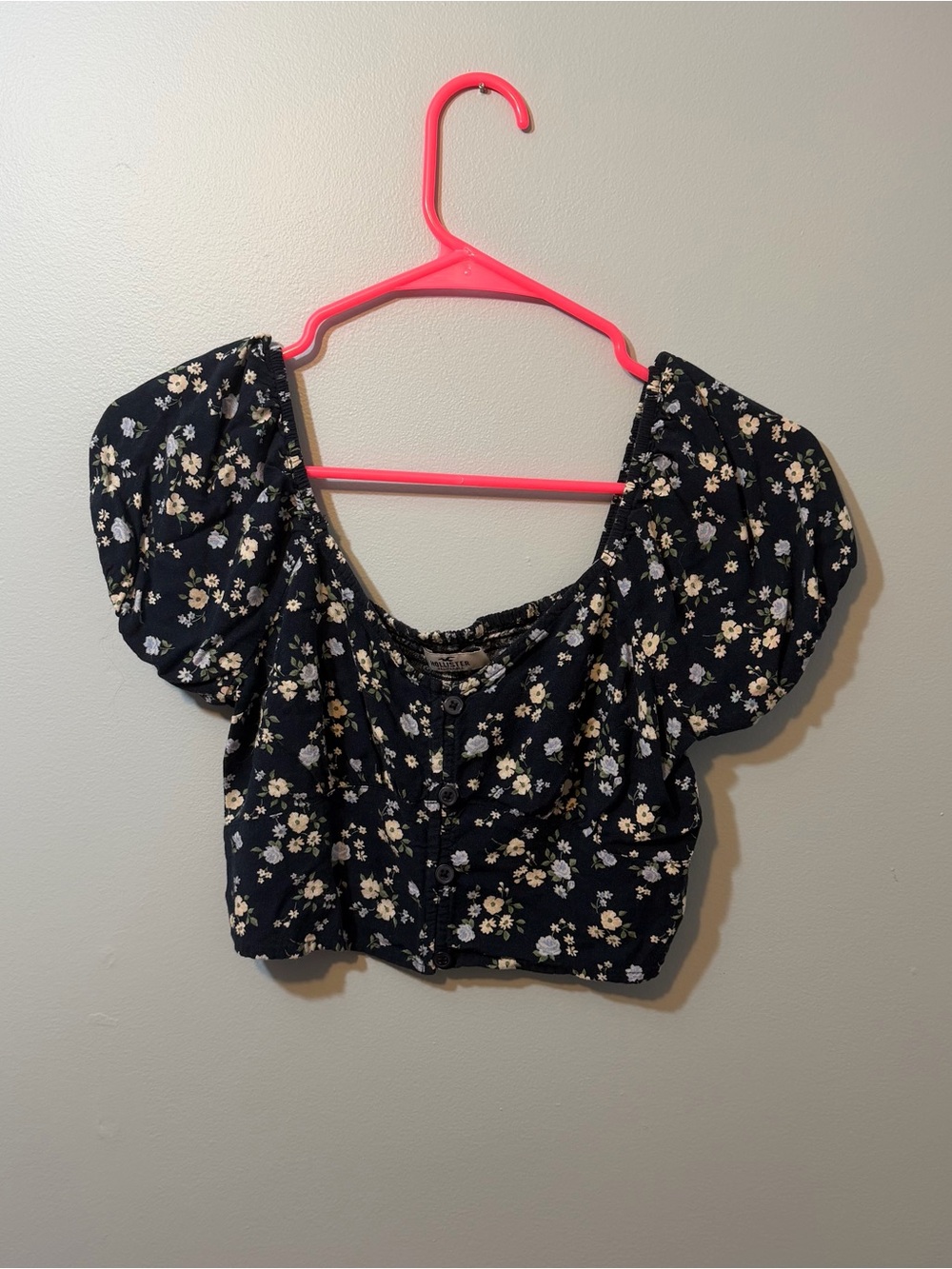 Hollister Black Floral Puff-Sleeve Crop Top